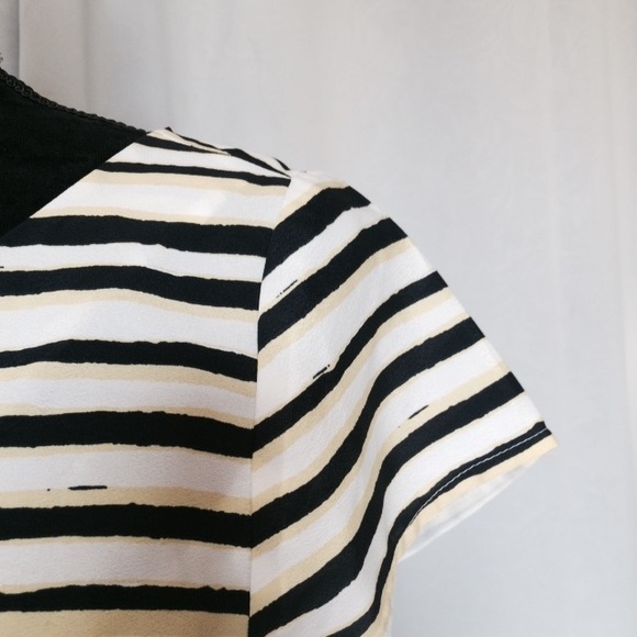 🦩🦩Ann Taylor loft short sleeve top size S - Picture 3 of 7